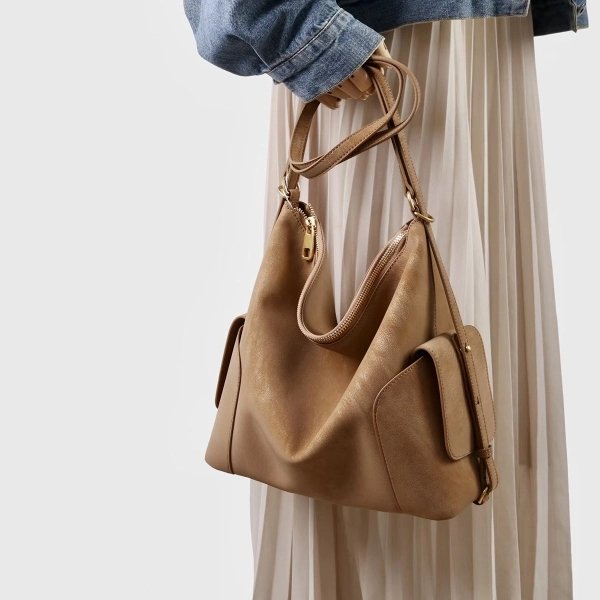 Brown Leather Shoulder Bag with Convertible Strap Design - Image 4