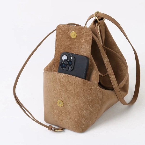Brown Leather Shoulder Bag with Convertible Strap Design - Image 5